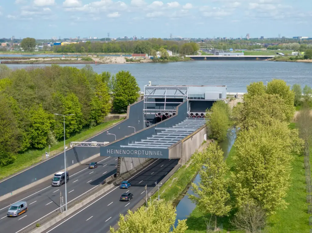 De Heinenoordtunnel: Een Cruciale Verbindingsweg