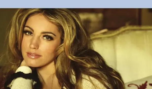 Kelly Brook en Haar Veelzijdige Carrière in de Showbusiness
