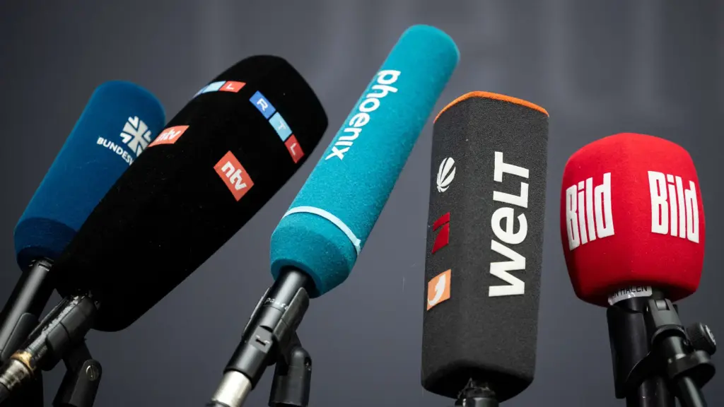 Het Belang van Debat op TV in de Democratie