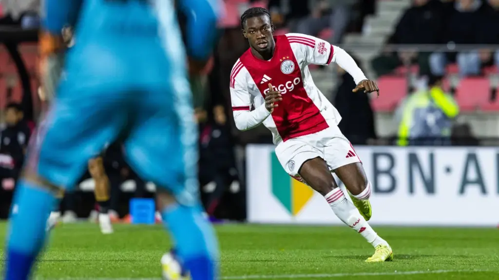 Jong Ajax ondergaat nederlaag tegen Emmen in competitieduel