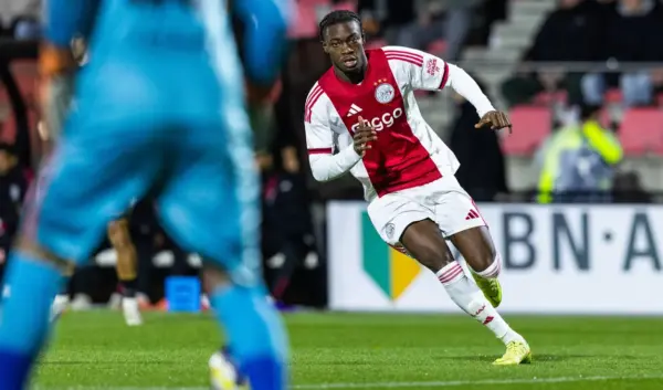 Jong Ajax ondergaat nederlaag tegen Emmen in competitieduel