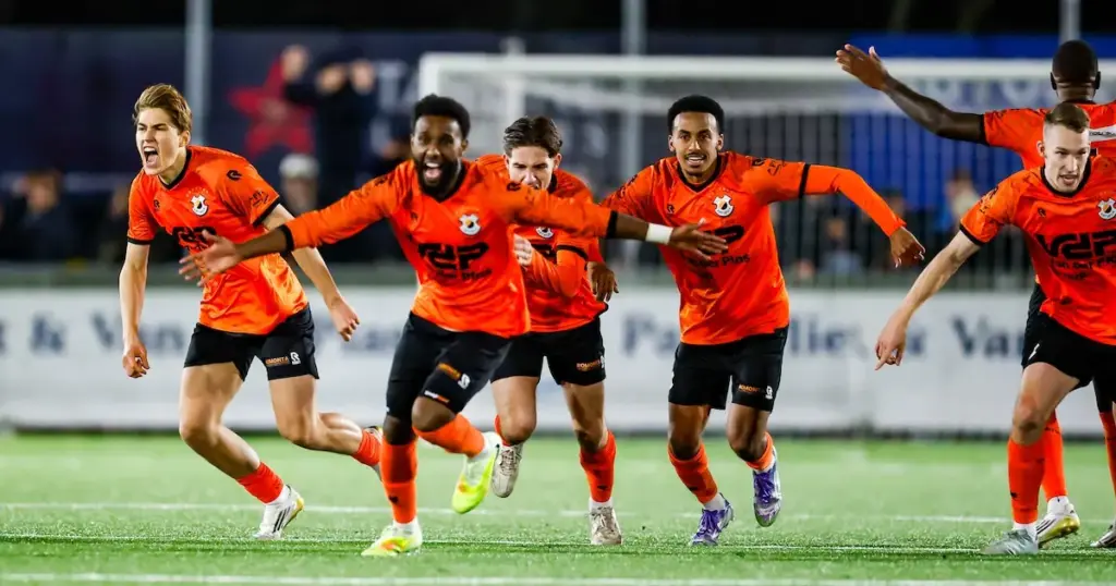 Katwijk en Vitesse: Beide Teams Strijden om de Boekingen