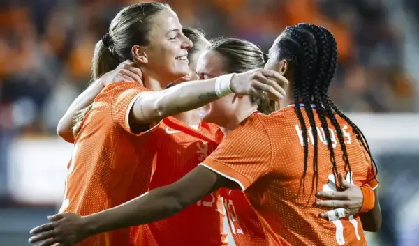 De Rol van Vrouwen in Nederland en Canada: Een Vergelijkende Analyse