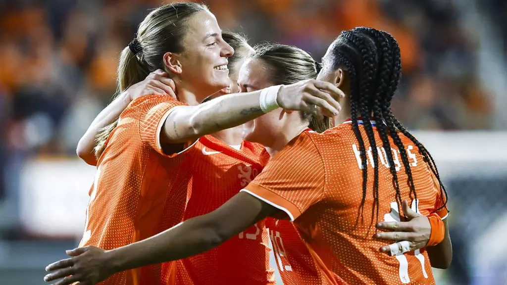 De Rol van Vrouwen in Nederland en Canada: Een Vergelijkende Analyse