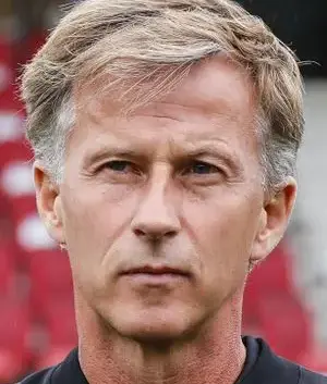 Andries Jonker: De Nieuwe Coach van het Vrouwenelftal
