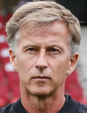 Andries Jonker: De Nieuwe Coach van het Vrouwenelftal