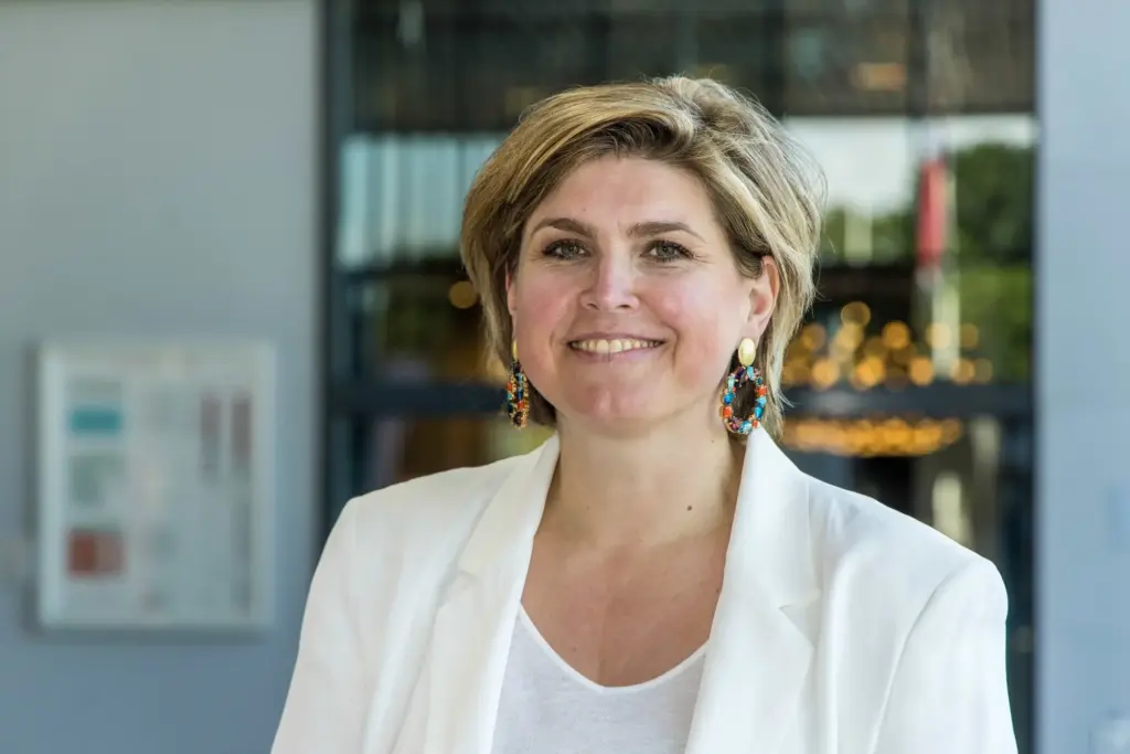 Het Invloedrijke Leven van Angela de Jong