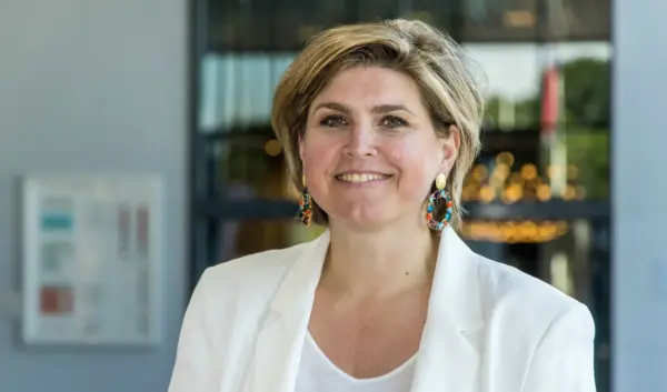 Het Invloedrijke Leven van Angela de Jong