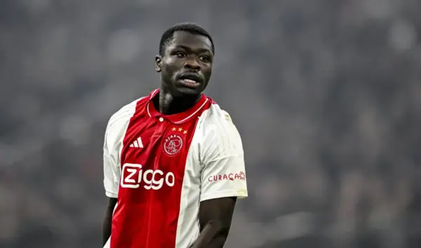 Brian Brobbey: De Voetbalster die de Wereld Verovert