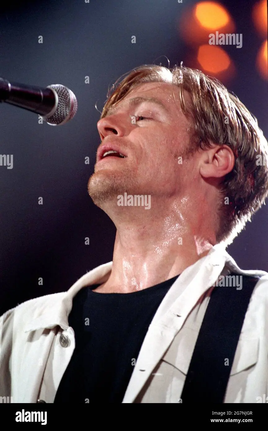 Bryan Adams: De Iconische Vocalist en Zijn Invloed