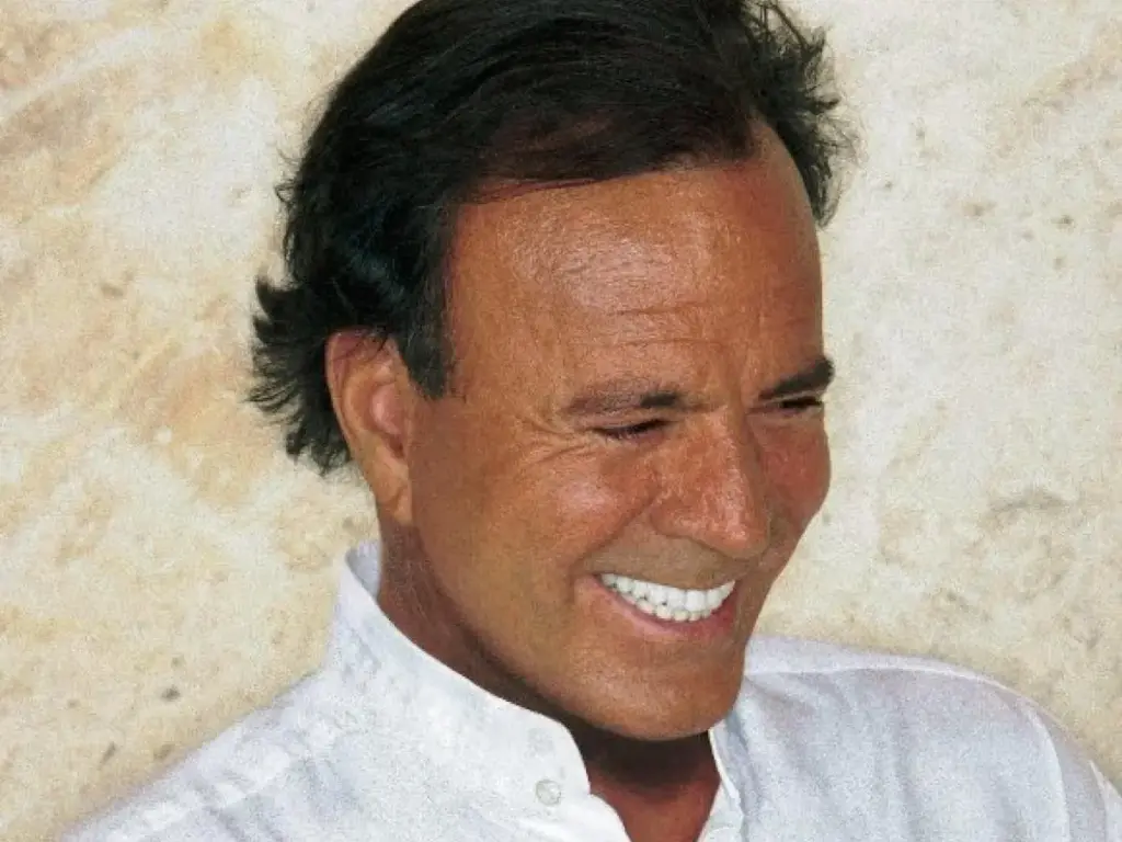 Julio Iglesias: De Iconische Karakter van de Muziekwereld