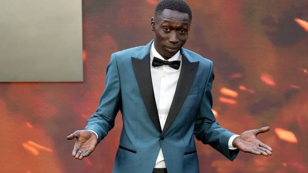 Khaby Lame: De Man Achter de Stilte en de Humor