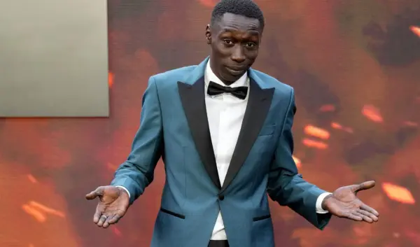 Khaby Lame: De Man Achter de Stilte en de Humor