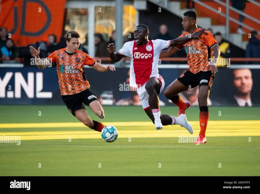 Ajax staat tegenover Volendam in Cruciale Eredivisiewedstrijd