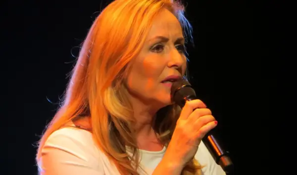 Angela Groothuizen: Een blik op haar carrière en impact