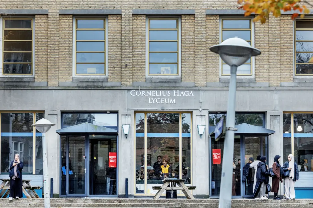 Cornelius Haga Lyceum: Een Blik op Onderwijs en Innovatie