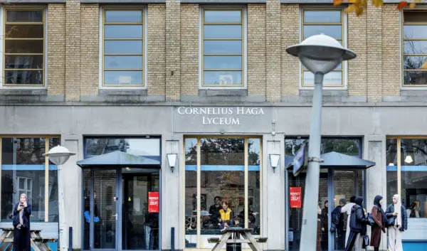 Cornelius Haga Lyceum: Een Blik op Onderwijs en Innovatie