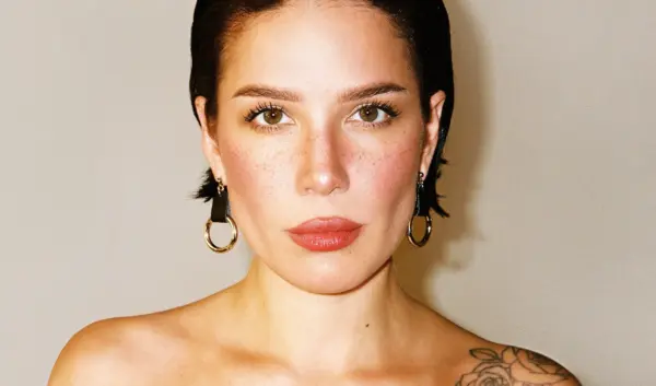 Halsey: Een blik op de carrière en impact van de popster