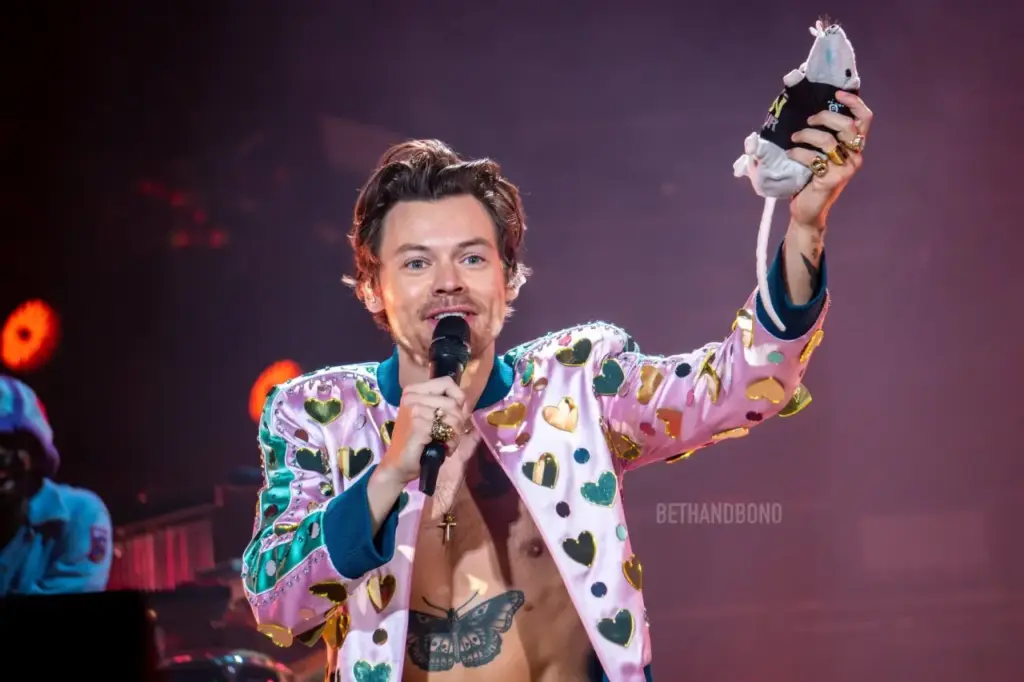 Harry Styles Bezoekt Amsterdam met Energiek Concert