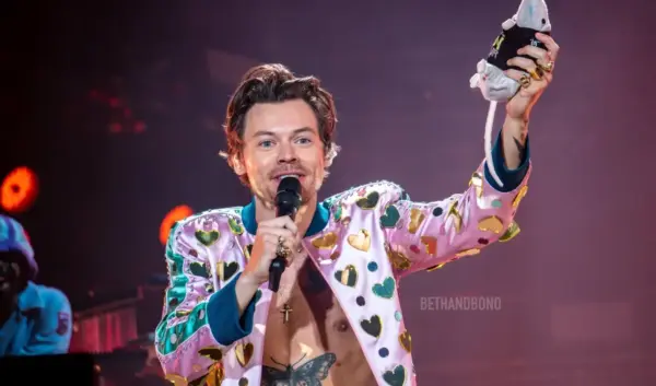 Harry Styles Bezoekt Amsterdam met Energiek Concert