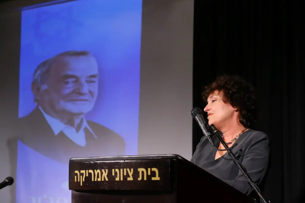 De Holocaust: Herinnering en Historische Relevantie