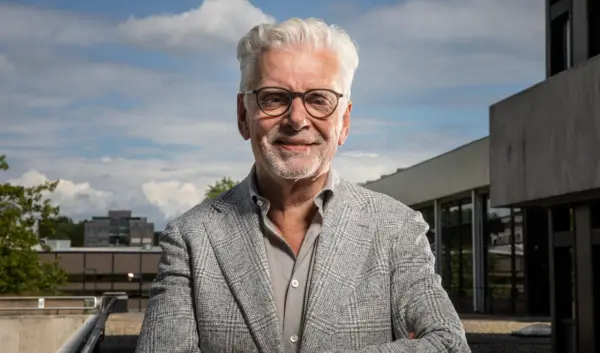 Jan Slagter: De Invloedrijke Presentator van de Televisie