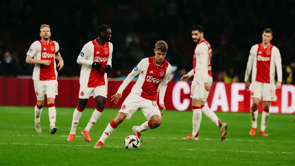 Steur Ajax: Een nieuwe horizon voor het voetbalseizoen