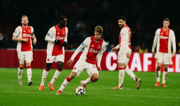Steur Ajax: Een nieuwe horizon voor het voetbalseizoen