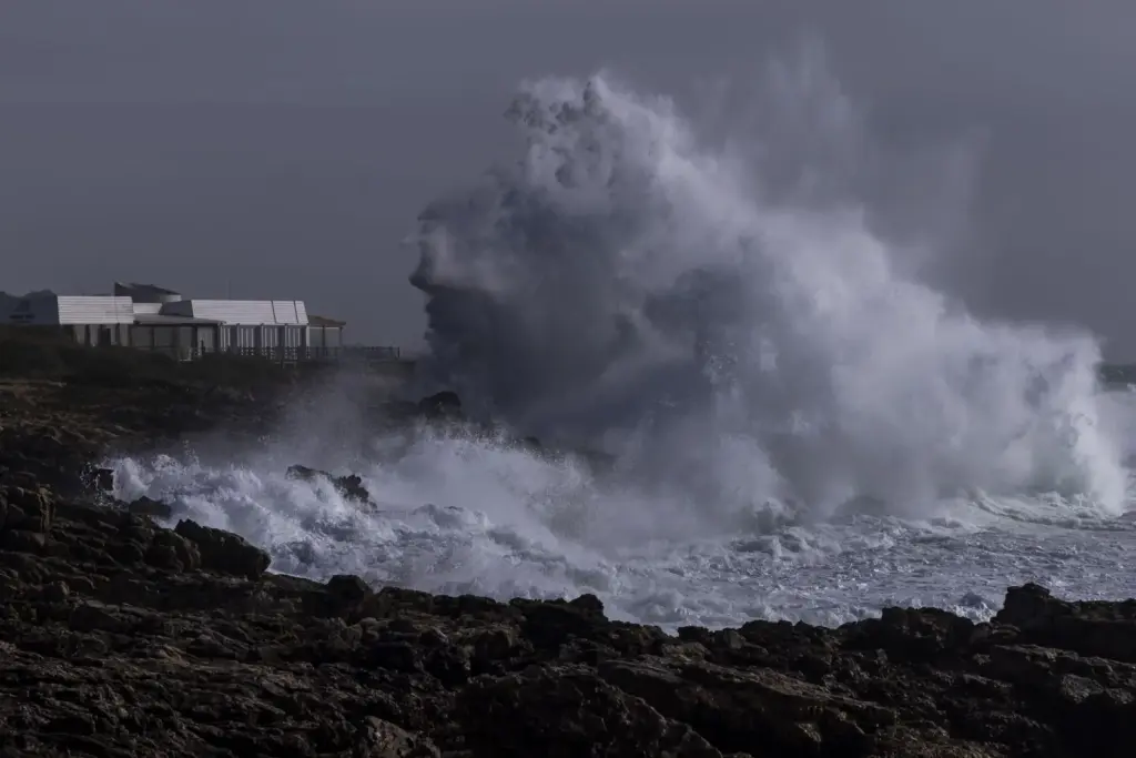 Storm Kristin treft Portugal met verwoestende impact
