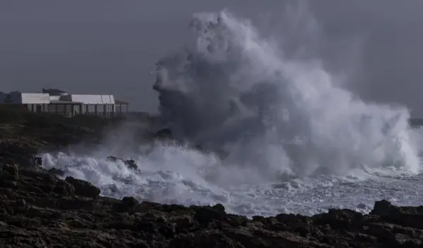 Storm Kristin treft Portugal met verwoestende impact