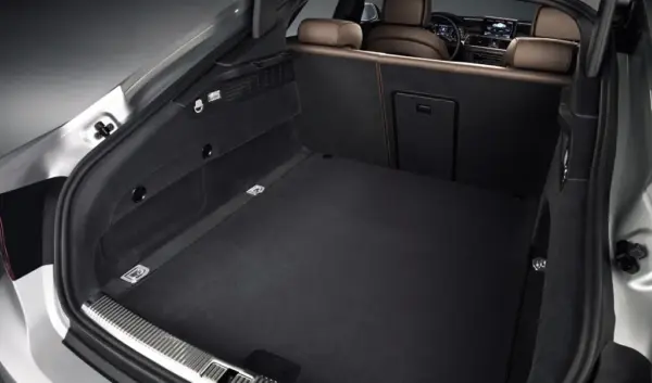 De Audi A7: Een Blik op Innovatie en Luxe