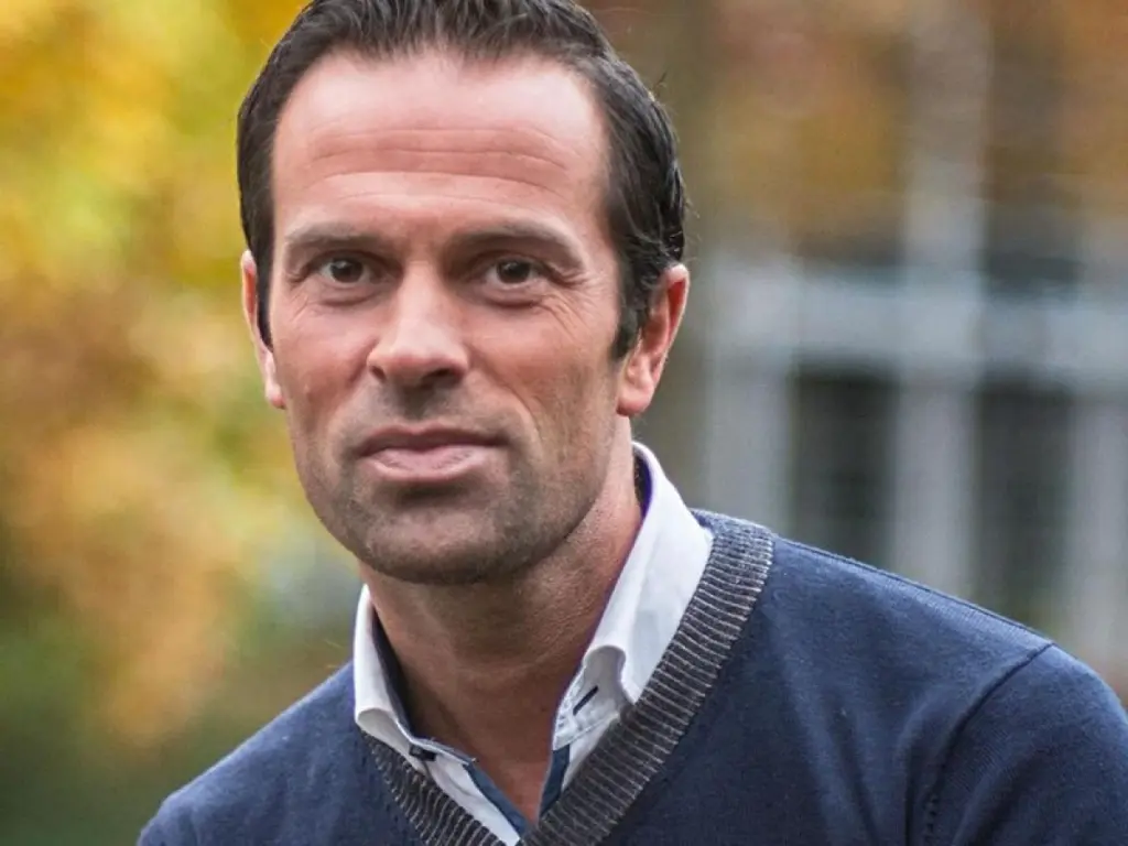 Bas Nijhuis: Een Blik op de Carrière van de Scheidsrechter