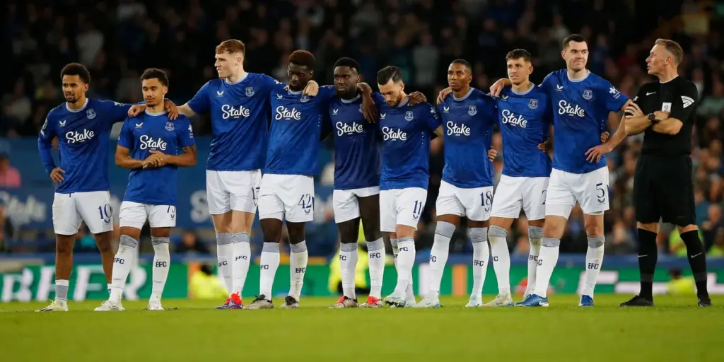 Manchester United wint nipt van Everton dankzij Senne Lammens en Benjamin Sesko