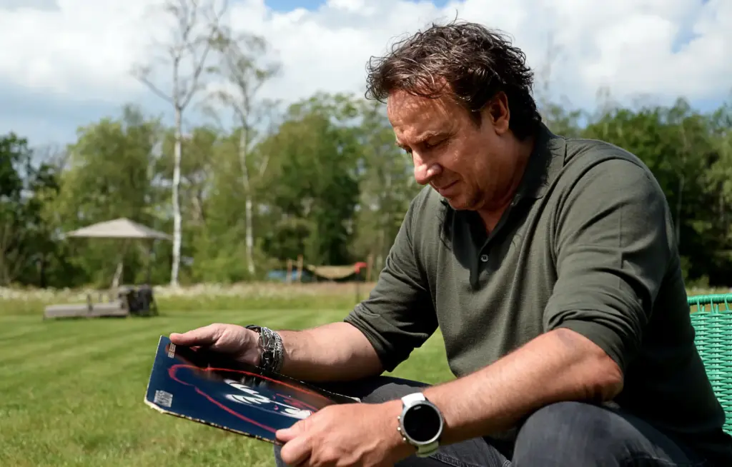 De Reis van Marco Borsato: Muziekicoon en Controverses
