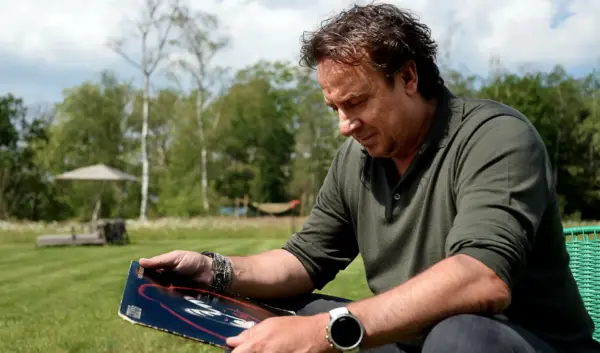 De Reis van Marco Borsato: Muziekicoon en Controverses