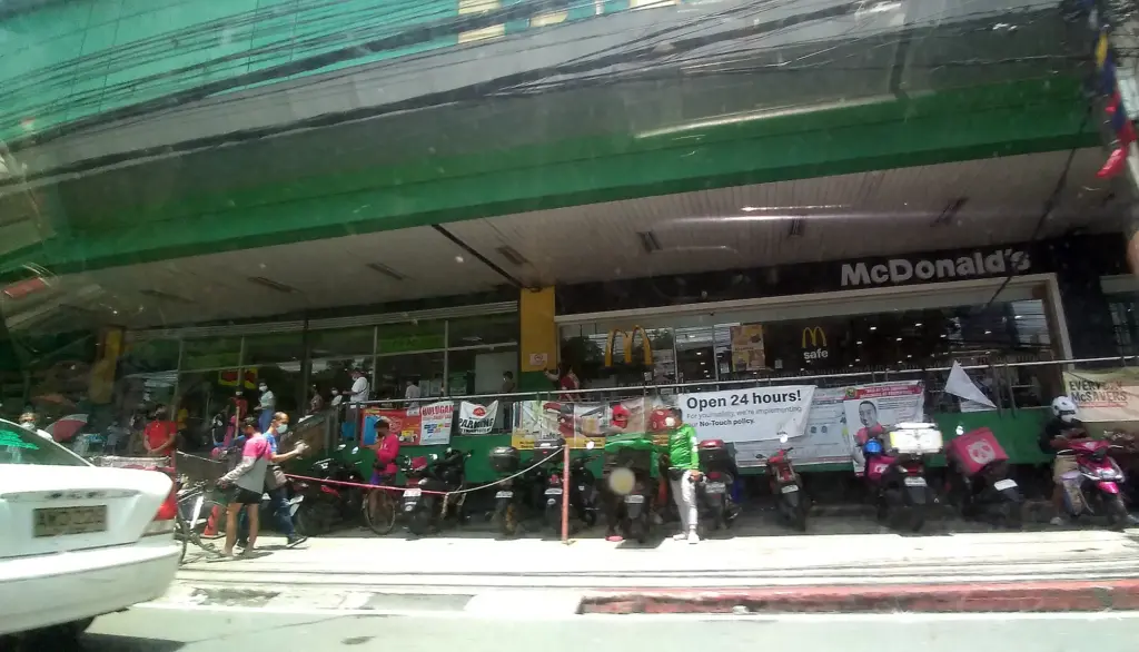 De Invloed van McDonald’s op de Fastfoodindustrie