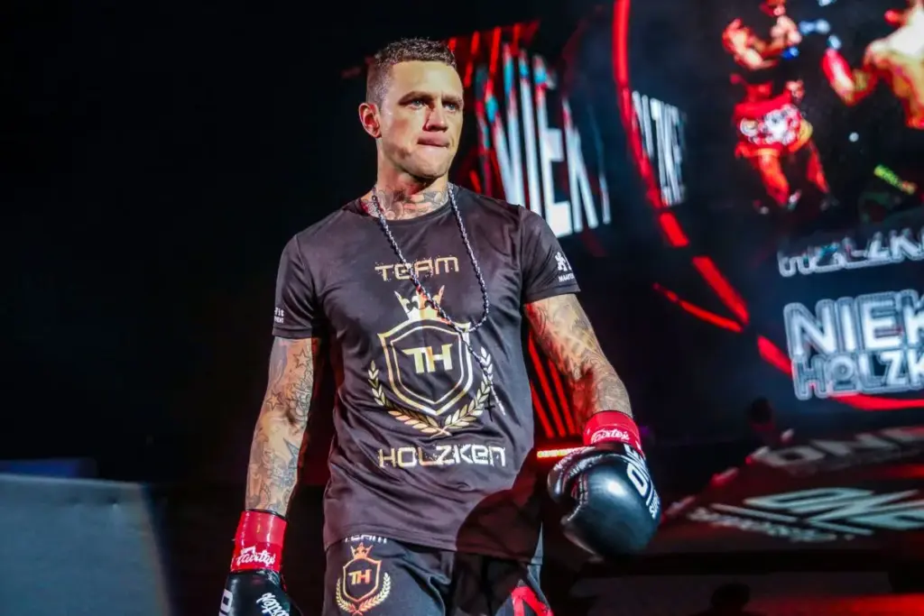 Nieky Holzken: Een Korte Blik op een Kickboksicoon