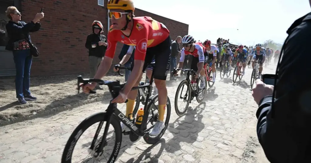Wie doet er mee aan de omloop het nieuwsblad in 2026?