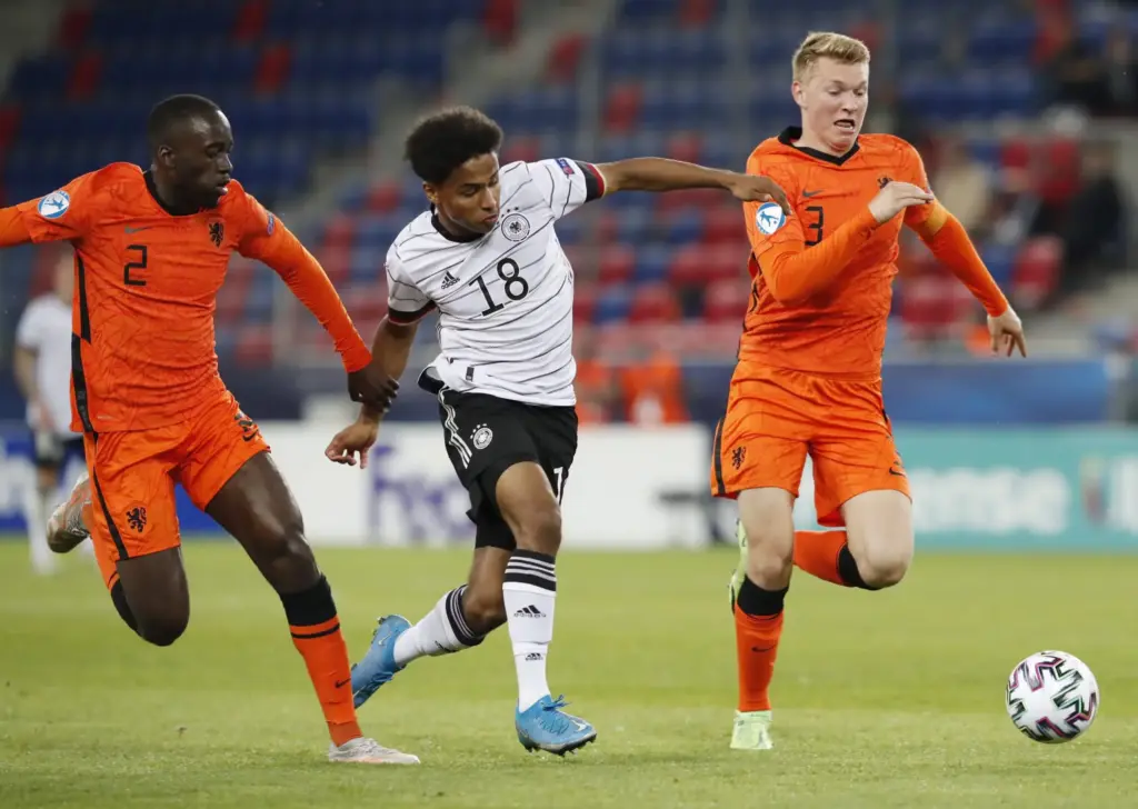 Perr Schuurs: De Toekomst van een Voetbalster
