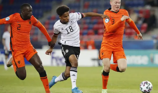 Perr Schuurs: De Toekomst van een Voetbalster