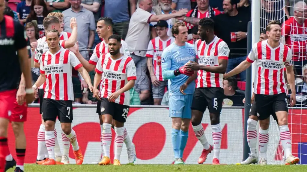 PSV’s Triomfen en Toekomstige Uitdagingen in de Eredivisie