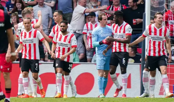 PSV’s Triomfen en Toekomstige Uitdagingen in de Eredivisie