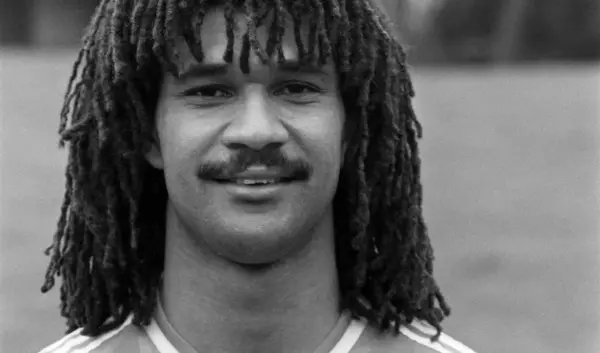 Ruud Gullit: Een Kijk op het Leven van de Voetbalegende