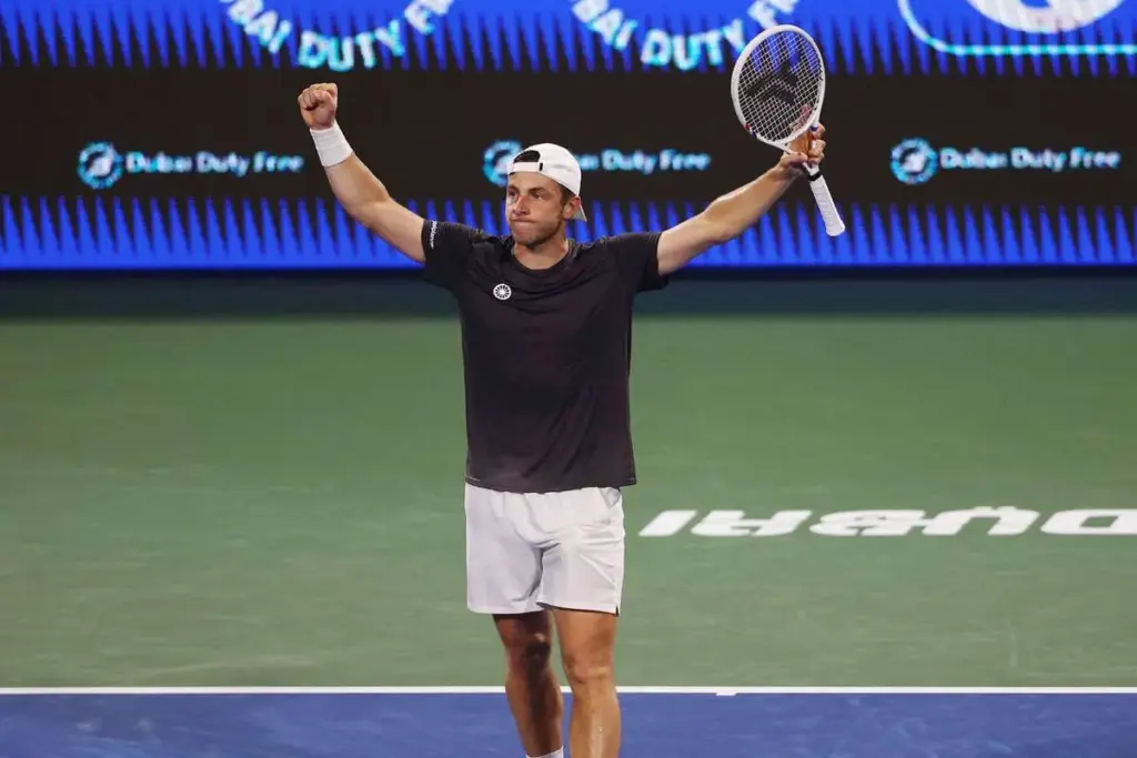 Tallon Griekspoor verrast met overwinning op Alexander Bublik in Dubai