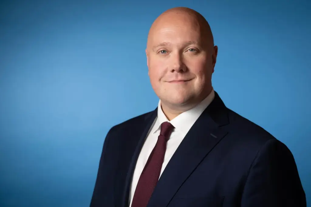 Wat betekent de benoeming van thierry aartsen tot minister van Werk en Participatie?