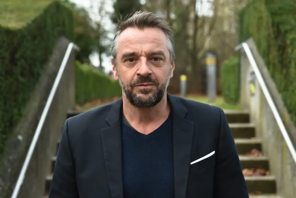 Tom Waes: De Carrière en Impact van een Iconische Presentator