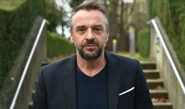 Tom Waes: De Carrière en Impact van een Iconische Presentator