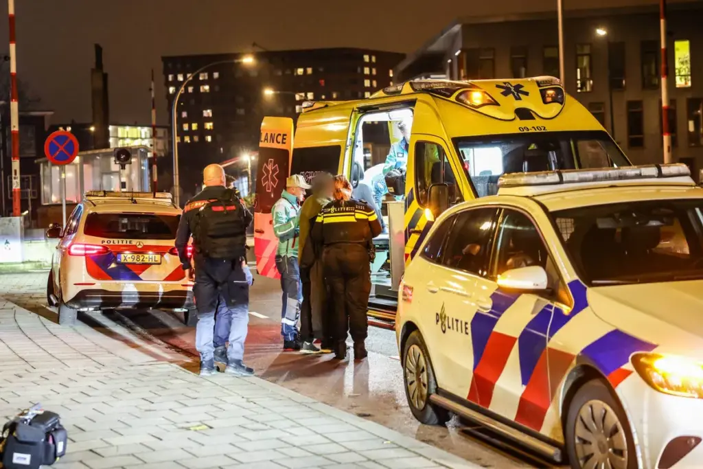 112 Almere: Politie publiceert beelden van verdachten in oplichtingszaak