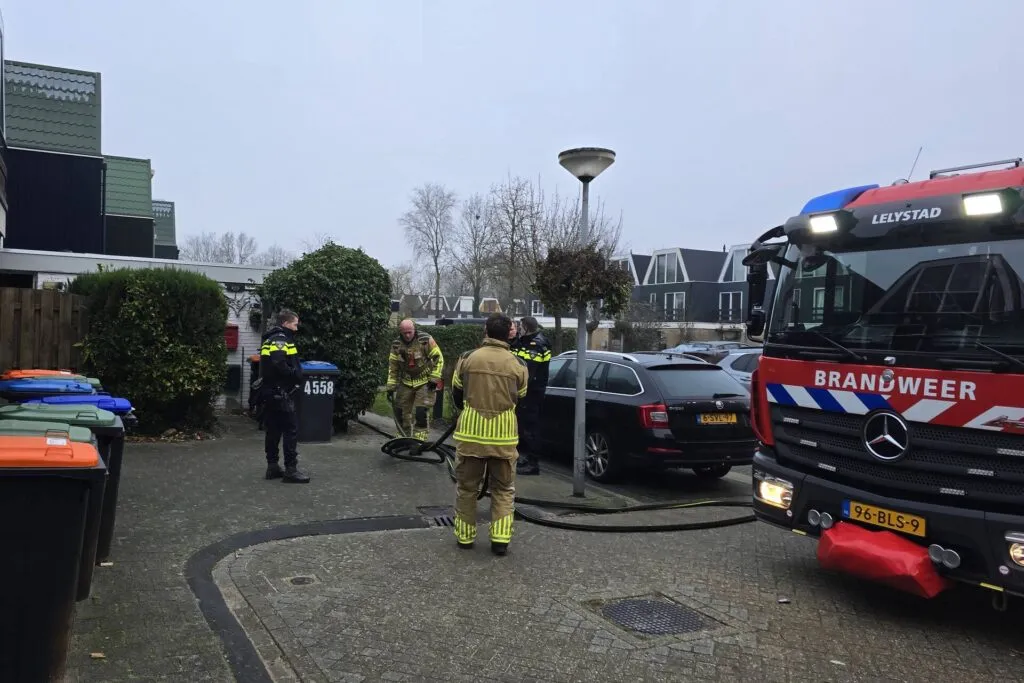 112 Lelystad: Containerbrand in Lelystad