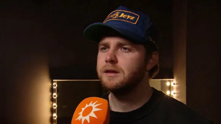 Alex Warren kondigt wereldtournee aan